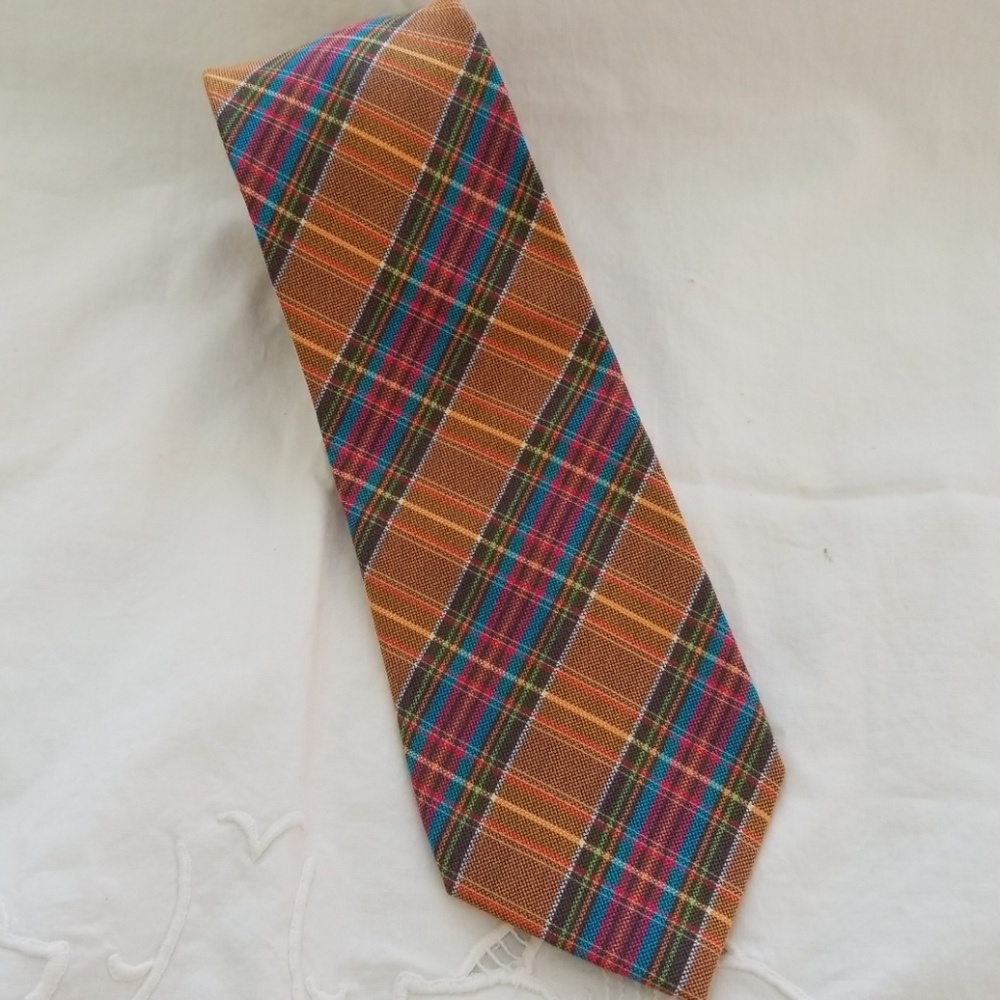 True Forum men's tie. NWOT. Gold/brown background. - Picture 2 of 5